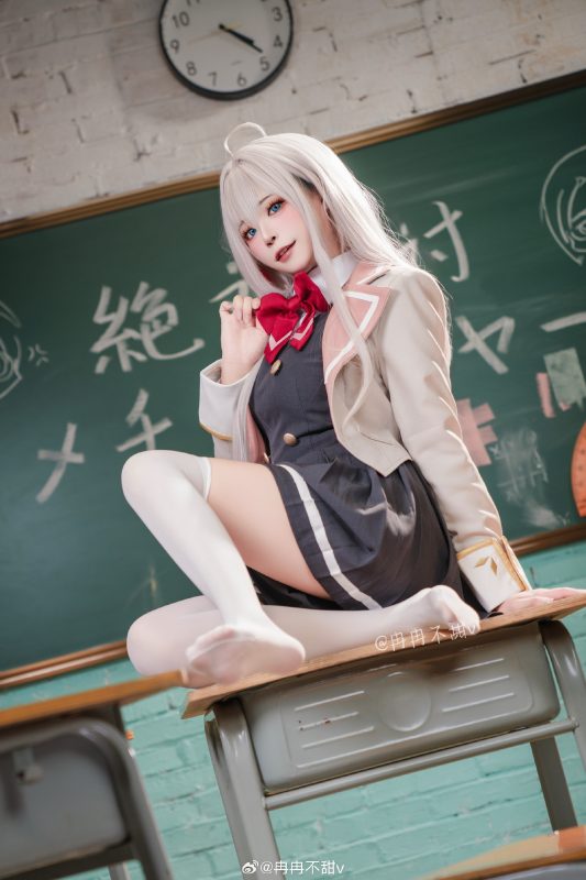 COSPLAY 不时轻声地以俄语遮羞的邻座艾莉同学@冉冉不甜v-安迪博客